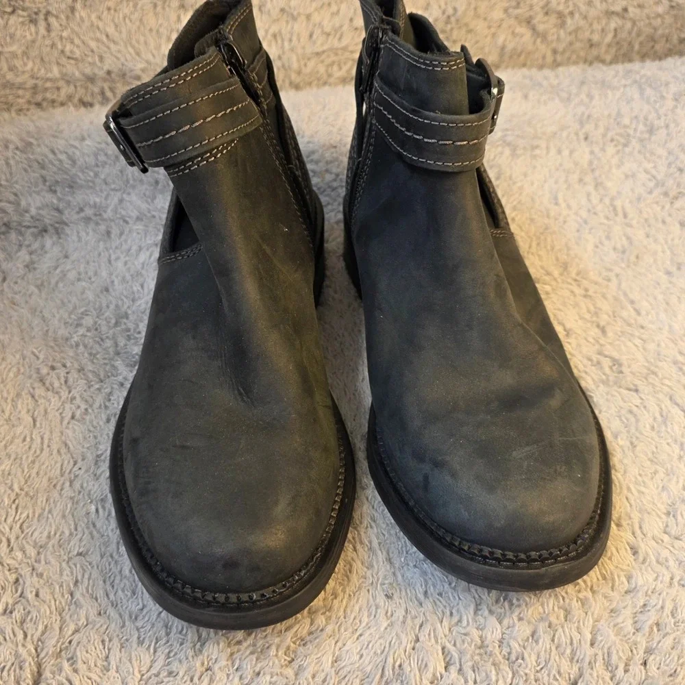 Clarks Black Leather Ankle Boots Buckle Strap‎ Zipper Women's Size 6.5 NEW
